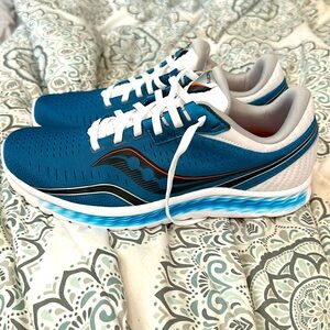 Men’s saucony size 8 sneakers never worn